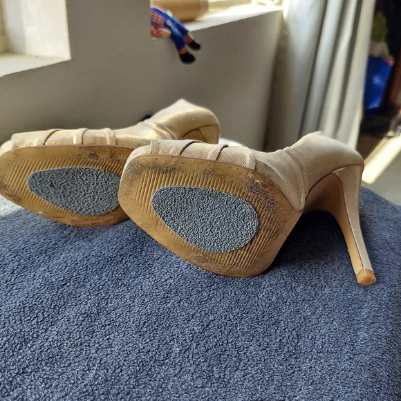 Gold Glittery Peeptoe Pumps - Aldo - Picture 8 of 8